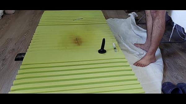 anal sex with didlo and piss on the mattress and fuck the mattress