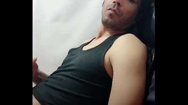 I’m gay majid playing with my fat dick