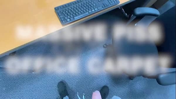 jjreilly79 takes a MASSIVE PISS on the OFFICE CARPET