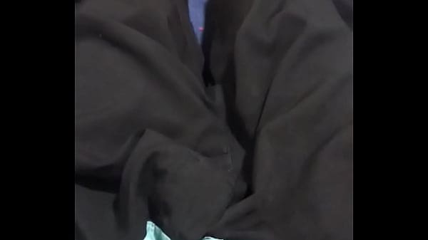 Novinhos assistindo pornô