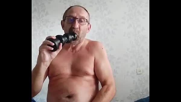 Трахаю себя большим дилдо