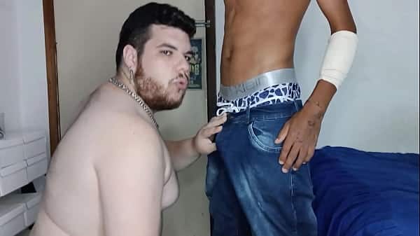 Hetero Motoboy Novinho Gosta de Comer Rabo Gordo – Parte 1 (COMPLETO NO SHEER E RED) Veio de longe todo machucado porque viu meus videos e mandou mensagem doido pra comer também,