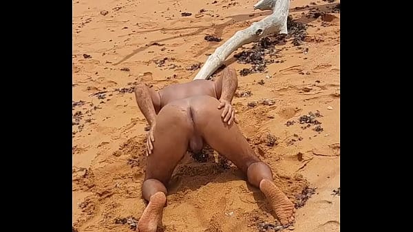 Ladysilva latina gay pelada na praia com sua bunda gostosa