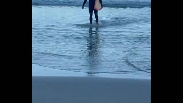 SURFISTA LEVOU PICA XXL DO TURISTA NA PRAIA EM FLORIANÓPOLIS
