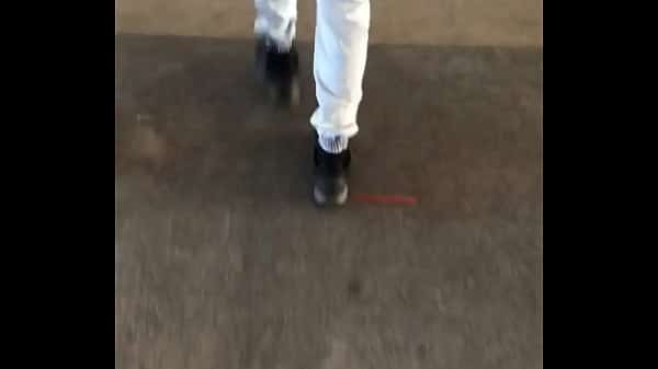 Grindr Cruising – pegacao no banheiro da estação de trem. Boquete no novinho